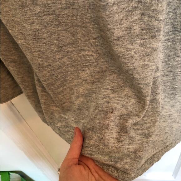 Aritzia Babaton Erin Grey V-Neck Lightweight Sweater - Picture 7 of 13